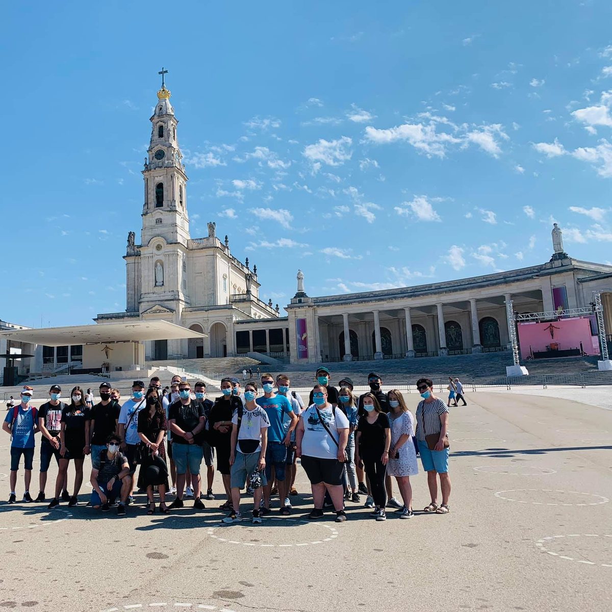 Grupo no santuário de Fátima